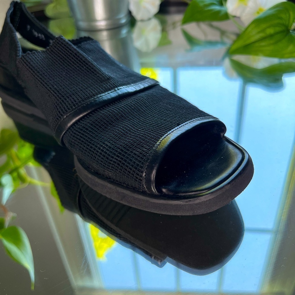 Cole Haan Mesh Sandals Black Flats Size: 8.5 - Picture 6 of 9